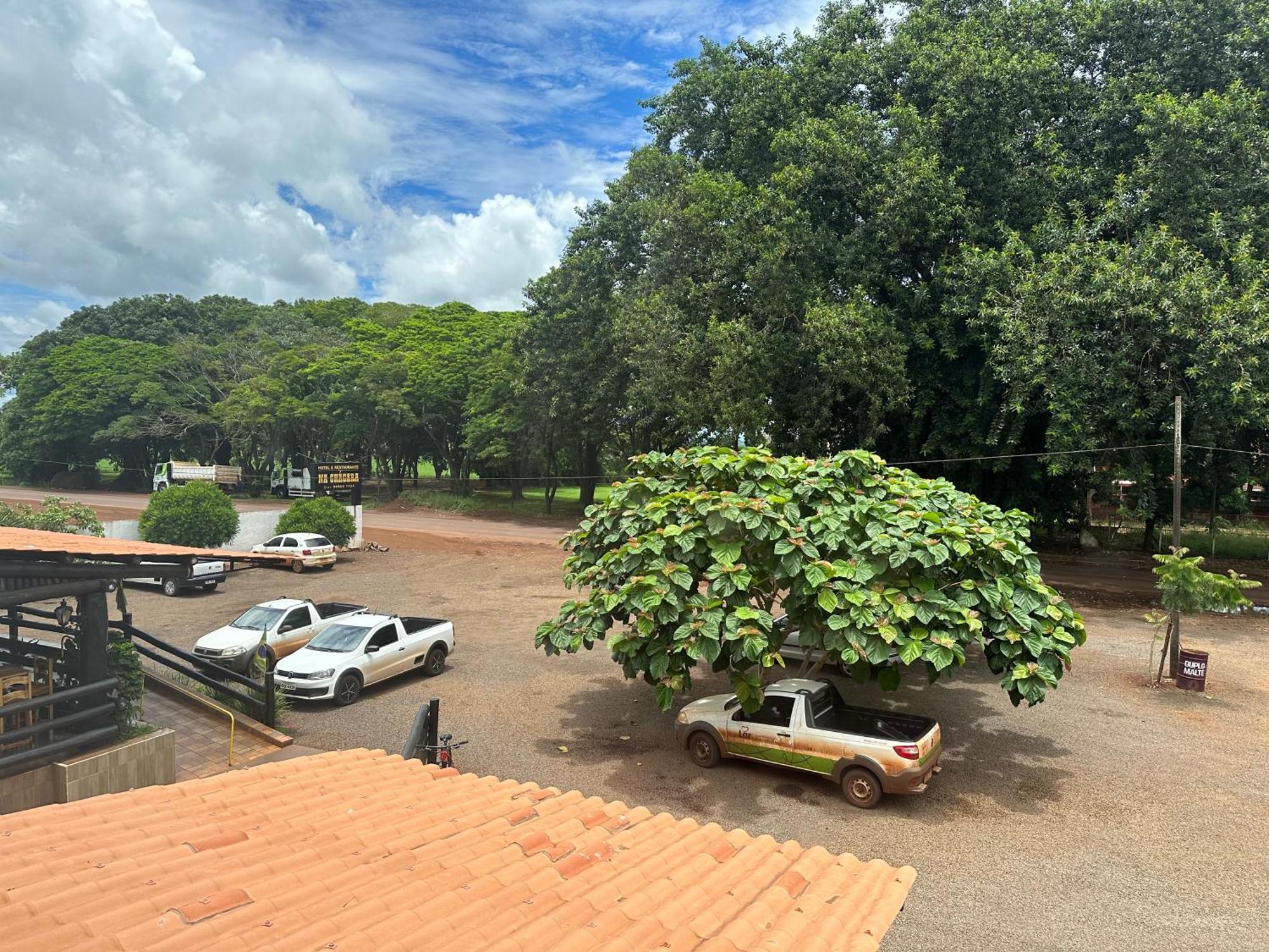 Hotel E Restaurante Na Chacara Dourados Exterior photo